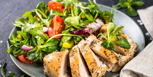 Cách làm salad ức gà và cách biến tấu đơn giản, ngon, bổ dưỡng
