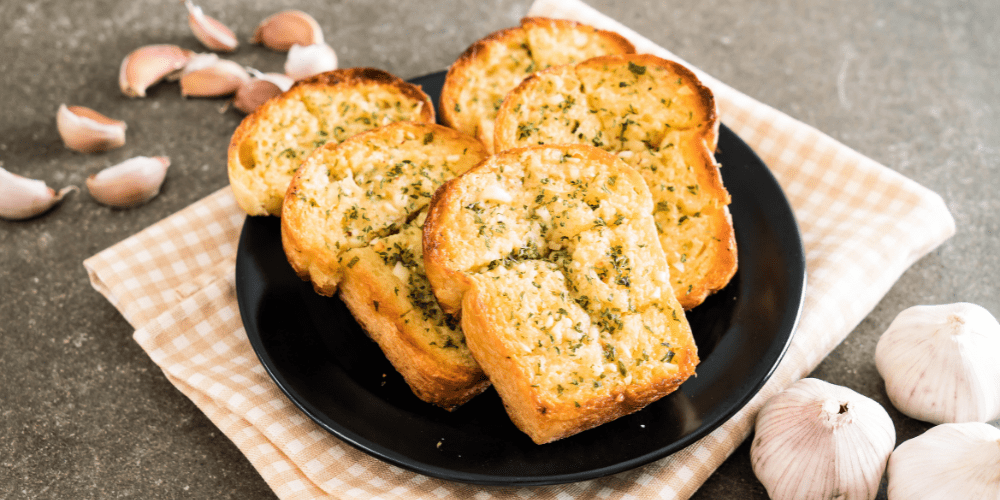 Cách làm bánh mì bơ tỏi thơm ngon giòn ngoài, mềm trong