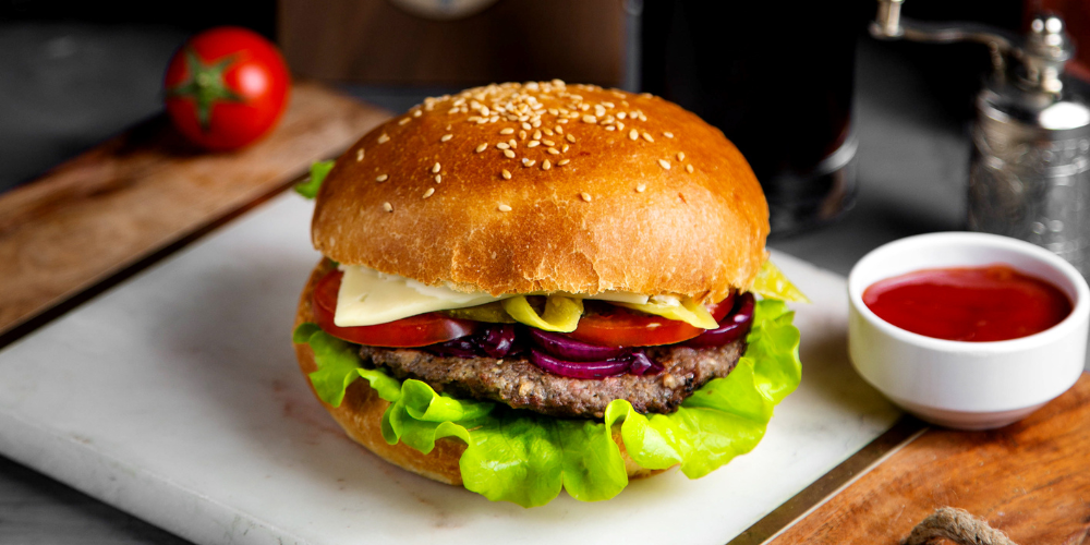Cách làm bánh burger tại nhà: từ nguyên liệu đến xốt ngon chuẩn vị
