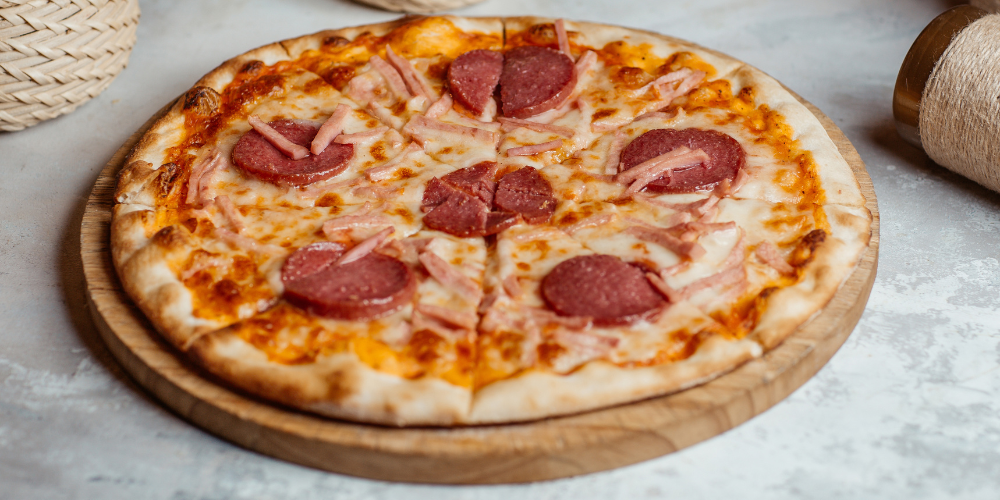 Cách làm pizza xúc xích ngon chuẩn vị Ý, đơn giản tại nhà