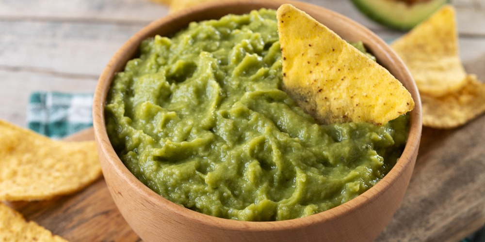 Guacamole là gì? Cách làm xốt guacamole đơn giản từ bơ tươi