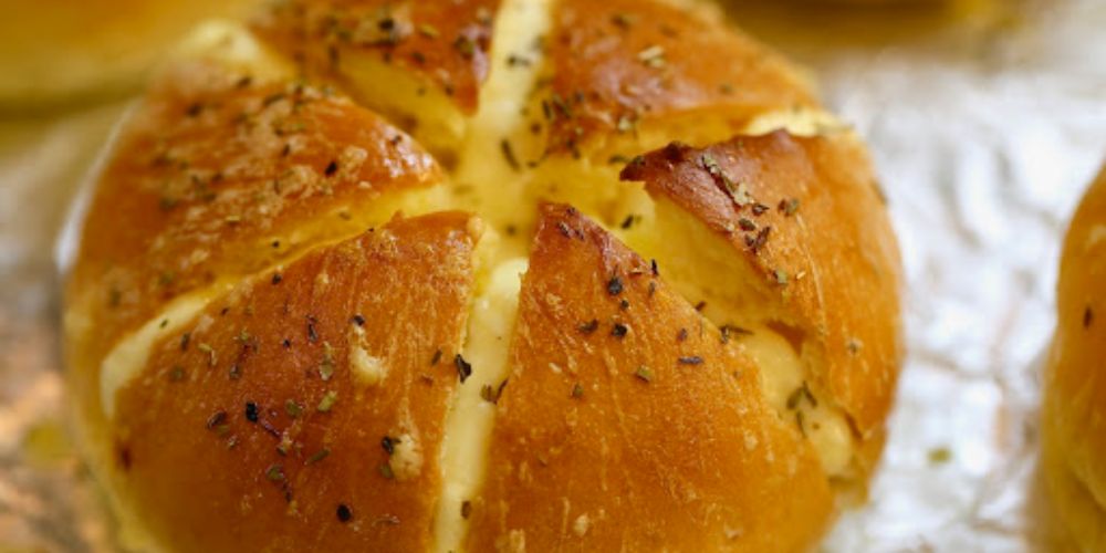 Cách làm bánh mì bơ tỏi phô mai&nbsp;thơm ngon, giòn rụm tại nhà