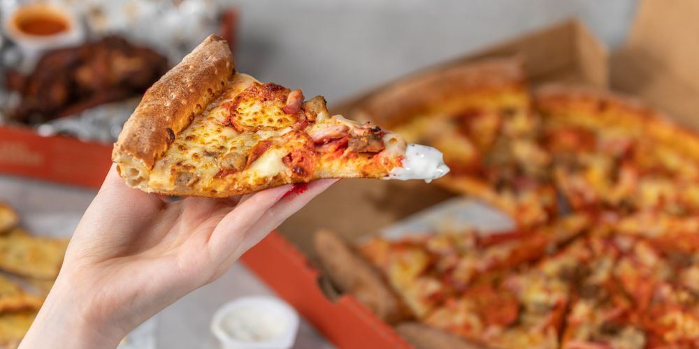 Pizza bao nhiêu calo? Mẹo ăn pizza không lo tăng cân