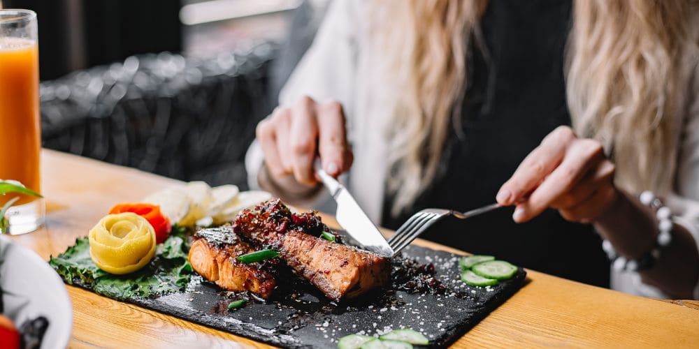 Valentine Ăn Gì? Gợi Ý Món Ngon và Địa Điểm Hẹn Hò Lãng Mạn