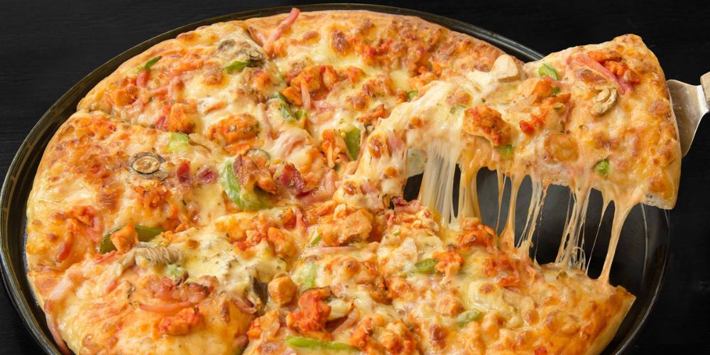 BBQ Chicken Pizza Nổi bật với xốt nướng đậm đà