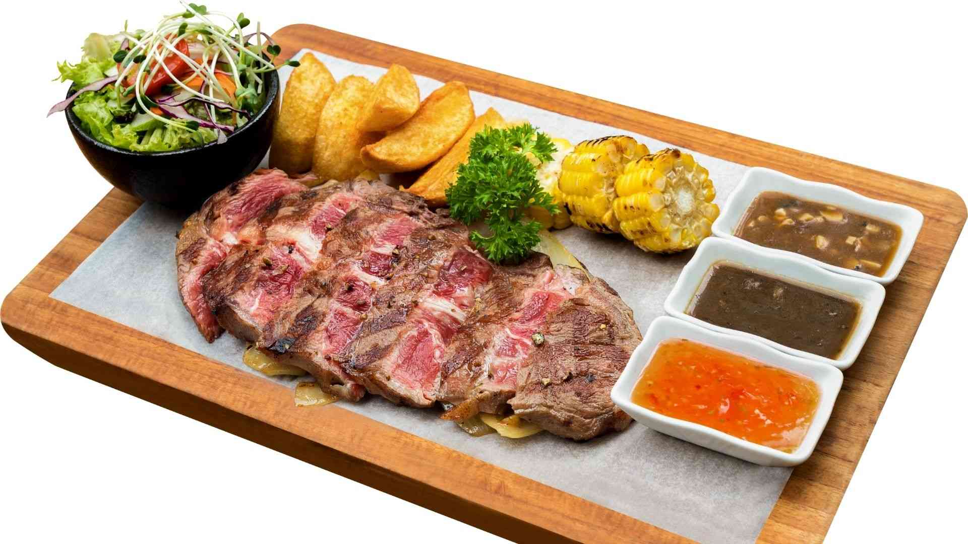 Chef's Sliced Steak (200g) mang đến trải nghiệm steak chuẩn phong cách Âu