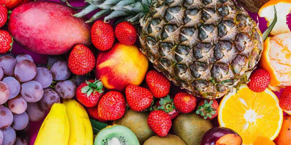 Sự  kết hợp nhiều loại trái cây có vị ngọt và chua nhẹ giúp món salad hấp dẫn