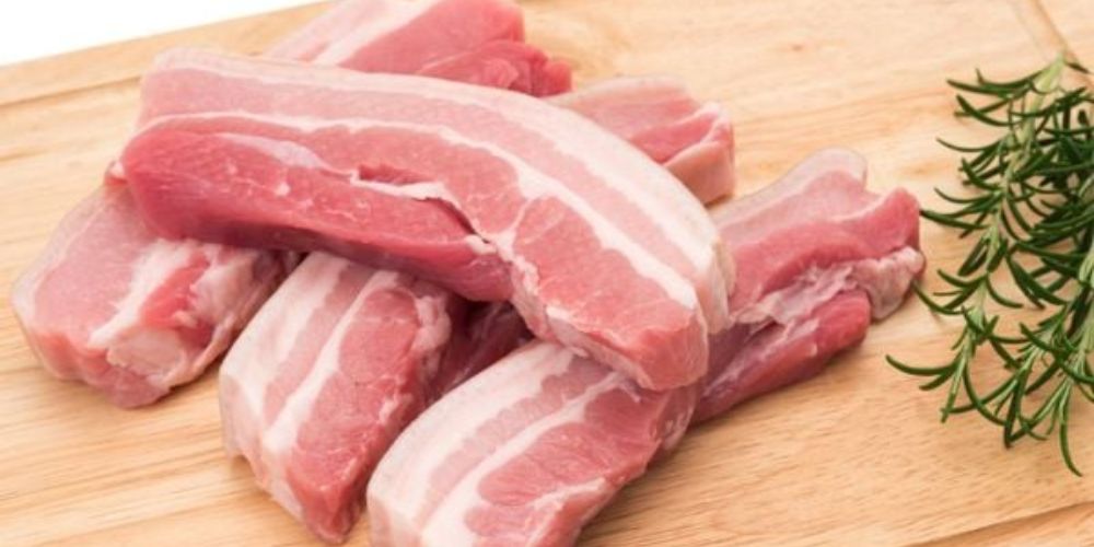 Lựa chọn phần thịt có nạc mỡ xen kẽ để thịt nướng mềm mọng