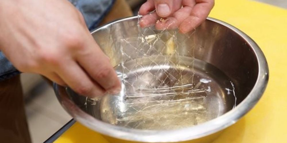 Ngâm gelatin đúng cách giúp nhân phô mai đạt chuẩn