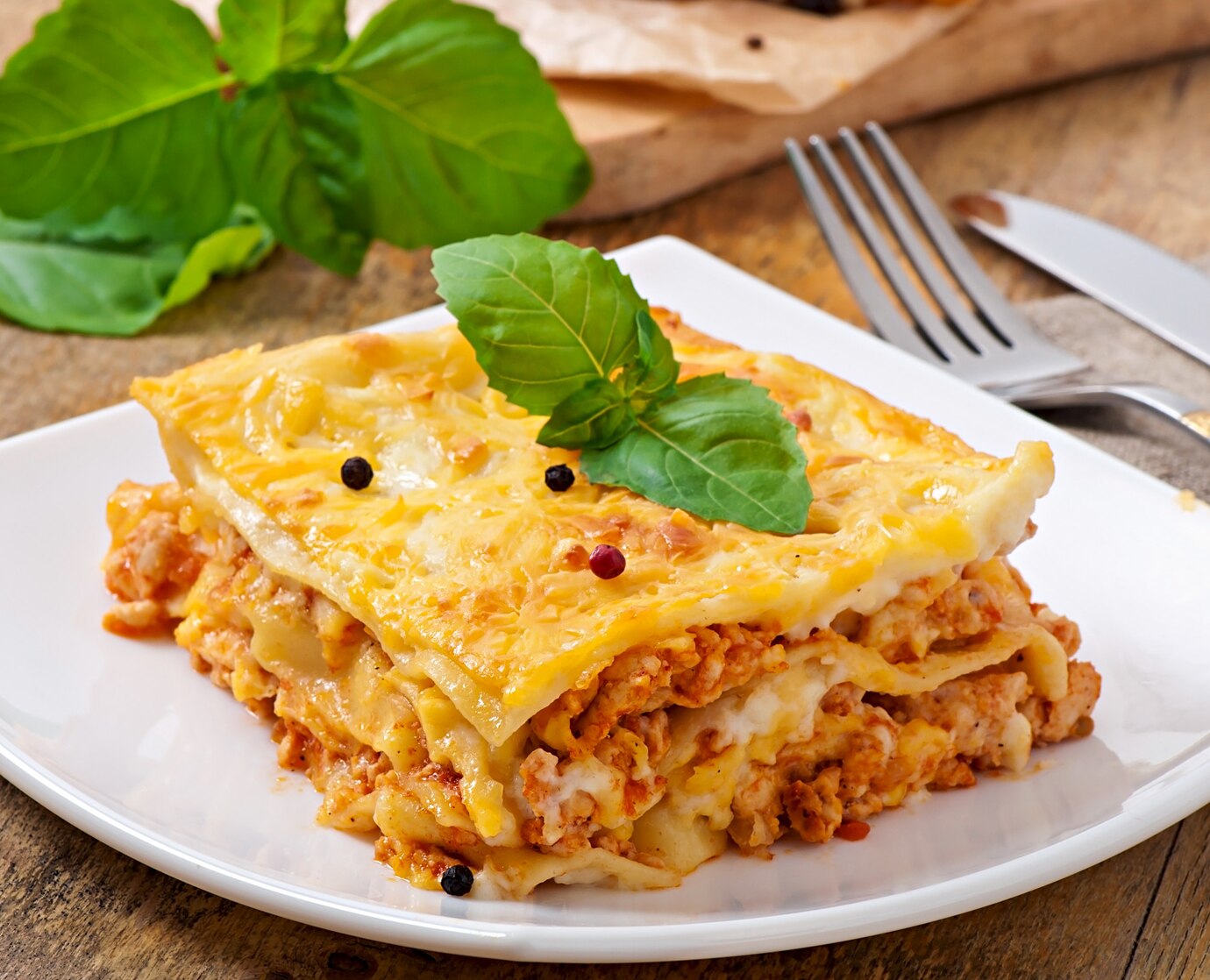 Cắt lasagna thành miếng vuông