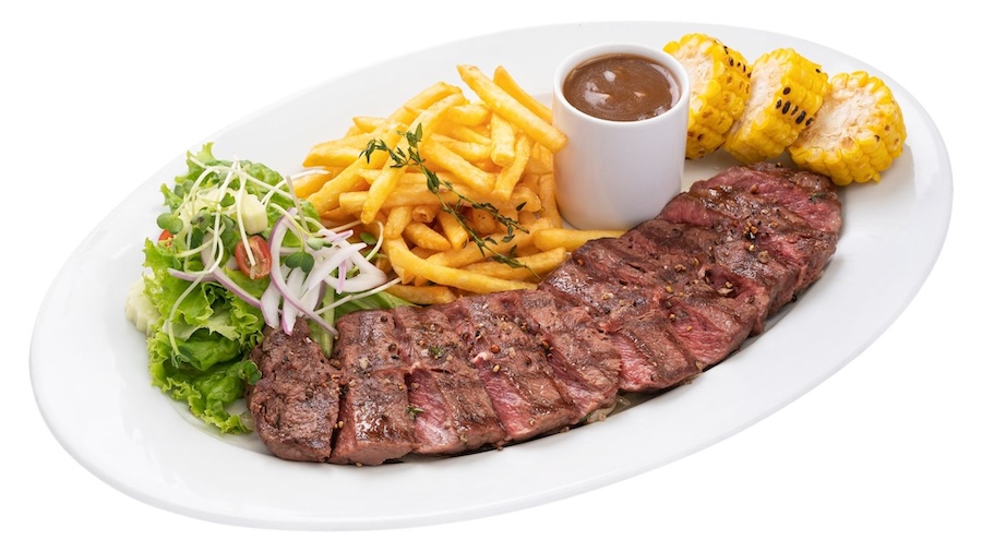 Family Sliced Steak kết hợp thịt bò nướng, bắp nướng và khoai tây chiên đầy hấp dẫn