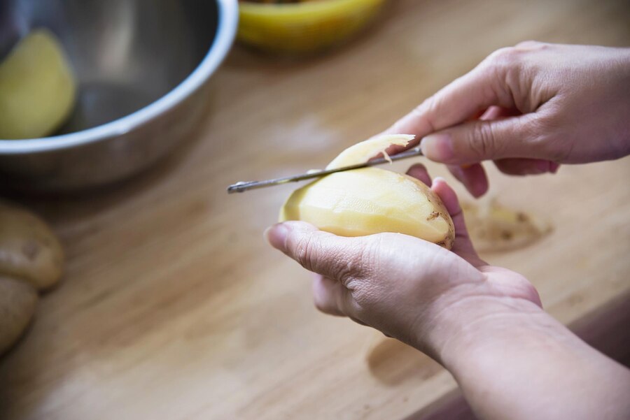 gọt khoai tây làm khoai tây nghiền