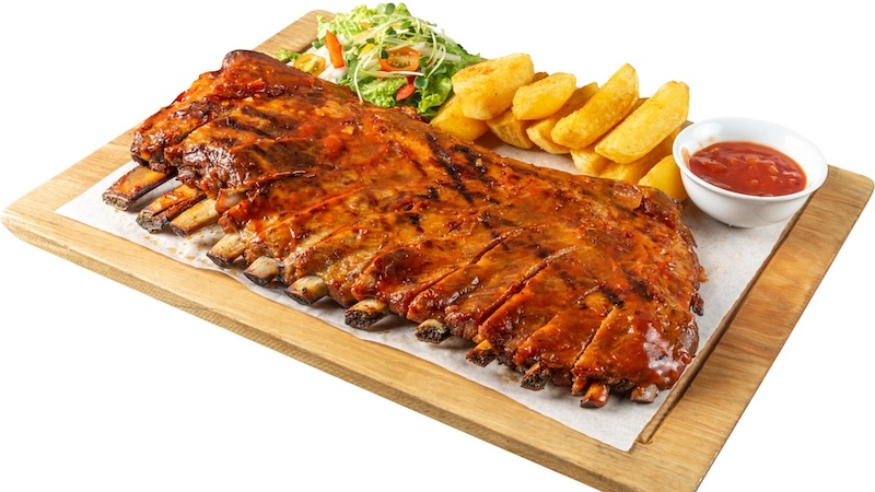 Jumbo Ribs nổi bật với phần sườn nướng đậm vị và khẩu phần đầy đặn