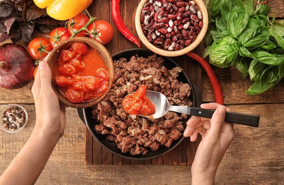 Làm nhân thịt bò cho bánh tacos