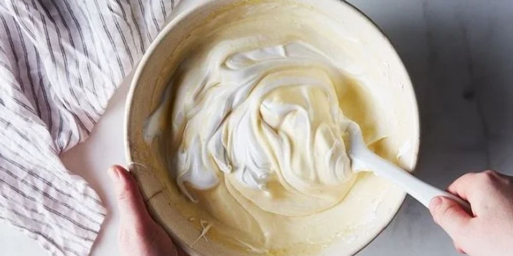Fold Kem Nhẹ Tay - Bí Quyết Giữ Mousse Xốp Mịn