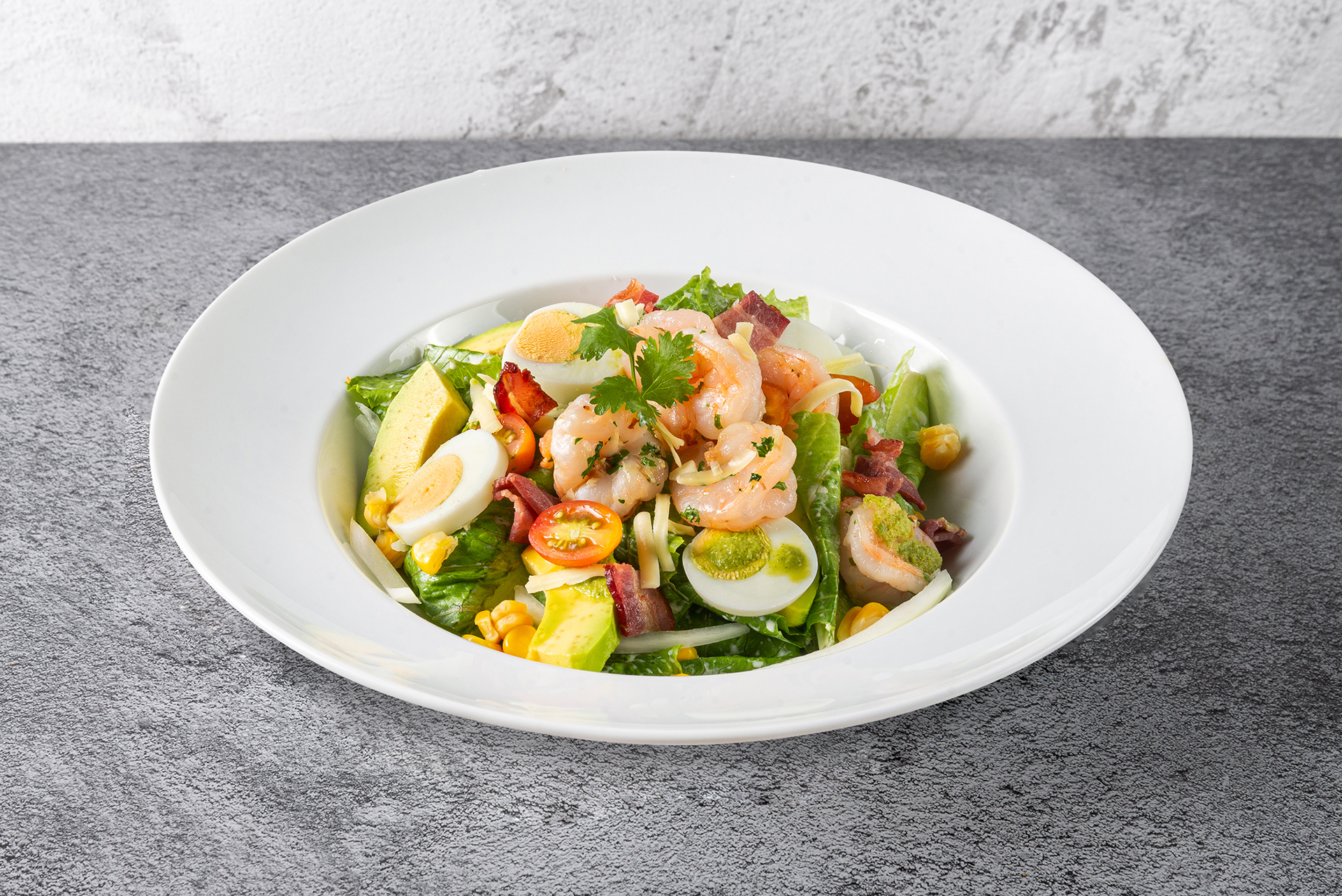 Prawn Cobb Salad - một biến thể của món Cobb Salad nổi tiếng của Mỹ