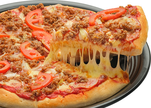 Pizza với bò xay nướng xốt BBQ, hành tây, cà chua và phô mai