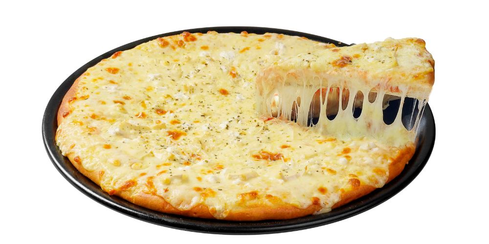 Pizza Four Cheese béo ngậy với lớp phô mai kéo sợi hấp dẫn