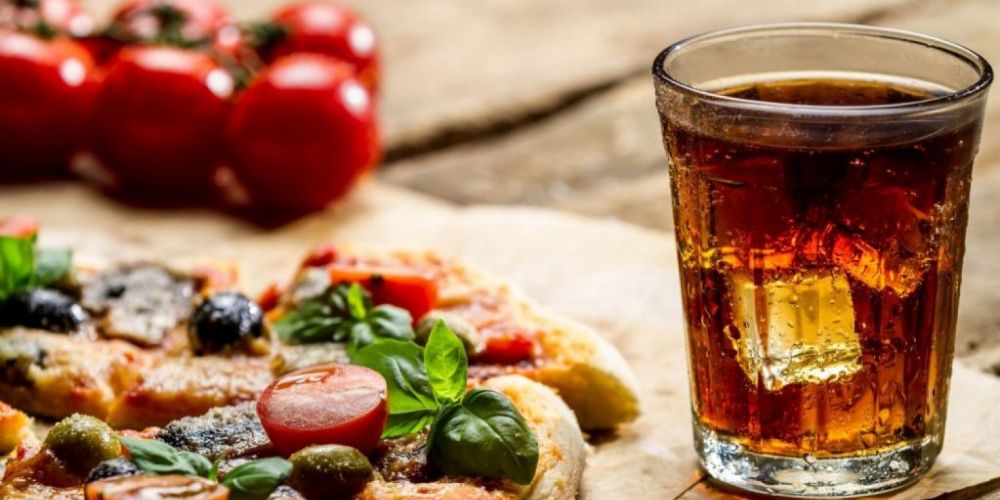 Kết hợp pizza với nước ngọt khiến tổng calo tăng đáng kể