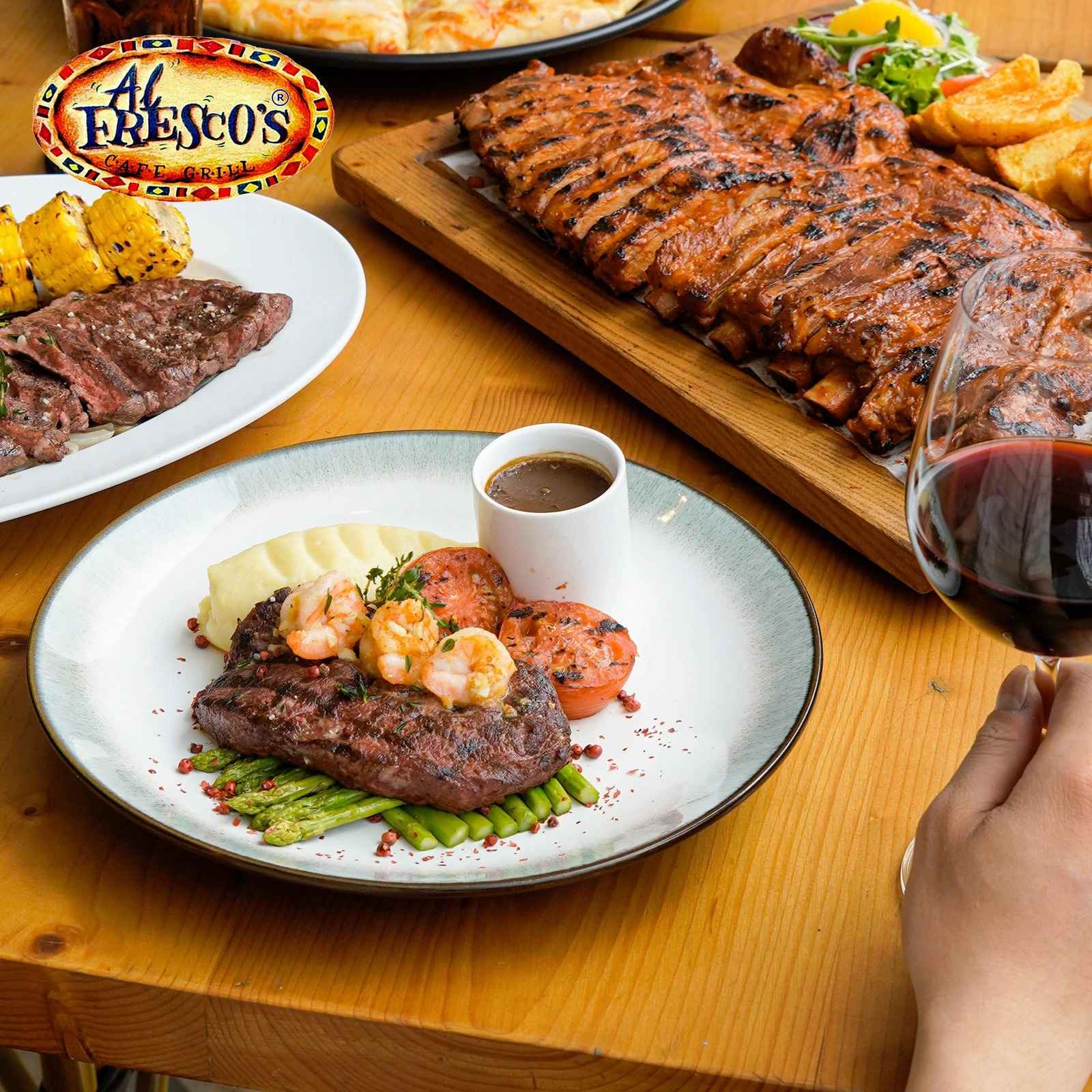 Rib Eye Steak ăn với xốt tiêu đen