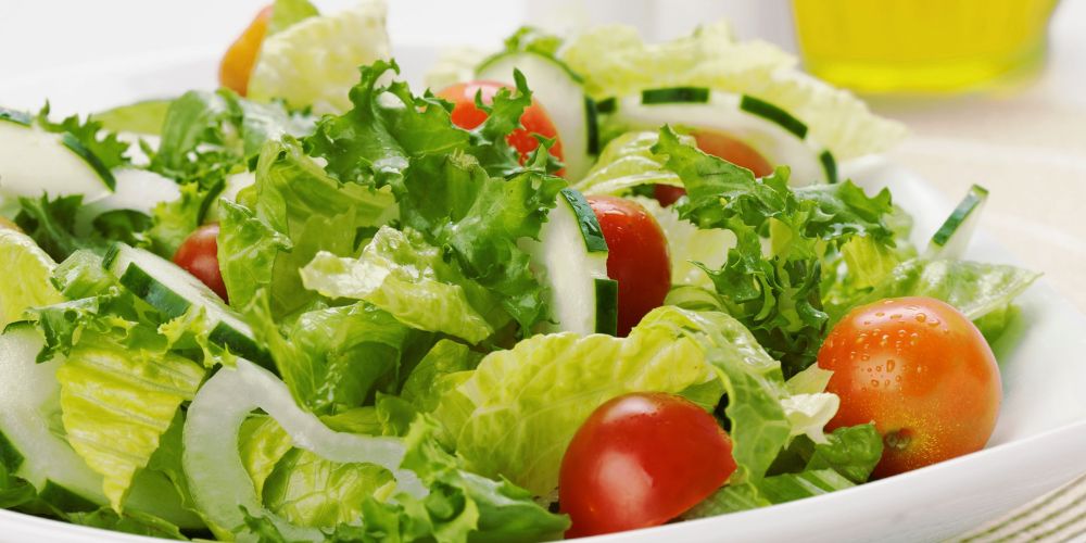 Salad rau củ tươi mát dùng kèm món nướng