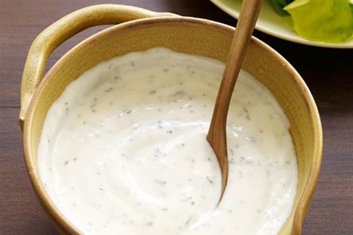 Salad ức gà xốt kem