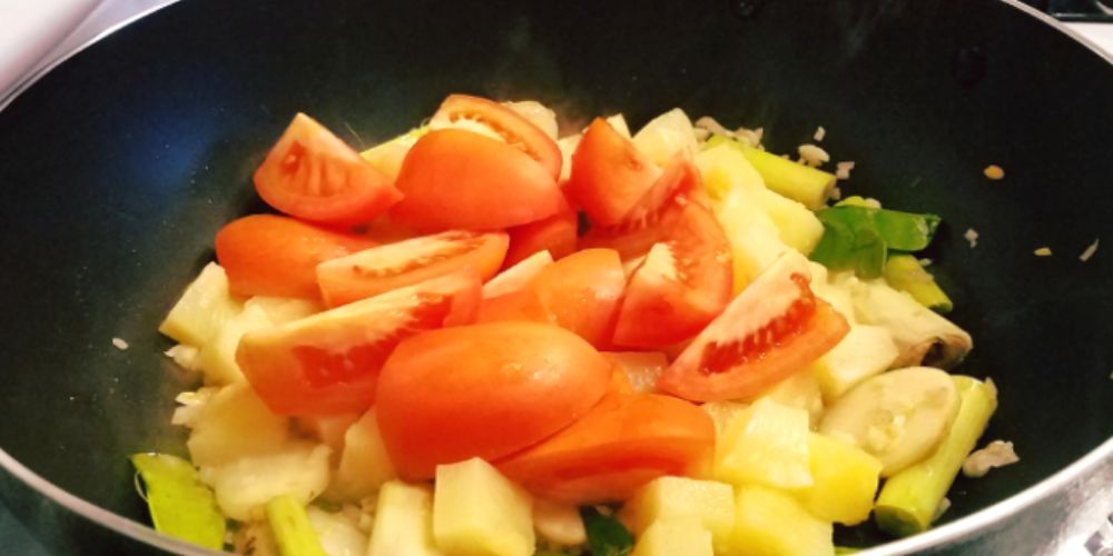 tạo hương cho món súp tom yum chay