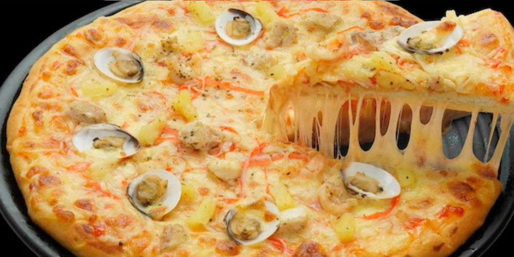 Tropicana seafood là sự kết hợp hài hoà giữa vị ngọt hải sản tươi quyện cùng xốt ớt chua ngọt 