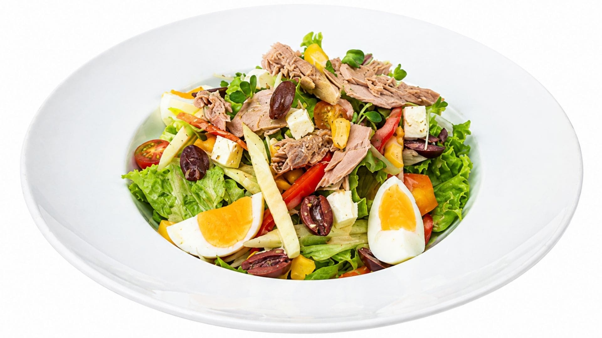 Cá ngừ và trứng luộc kết hợp cùng rau củ tươi, phô mai Feta và xốt dầu giấm trong Tuna Feta Cheese Salad.