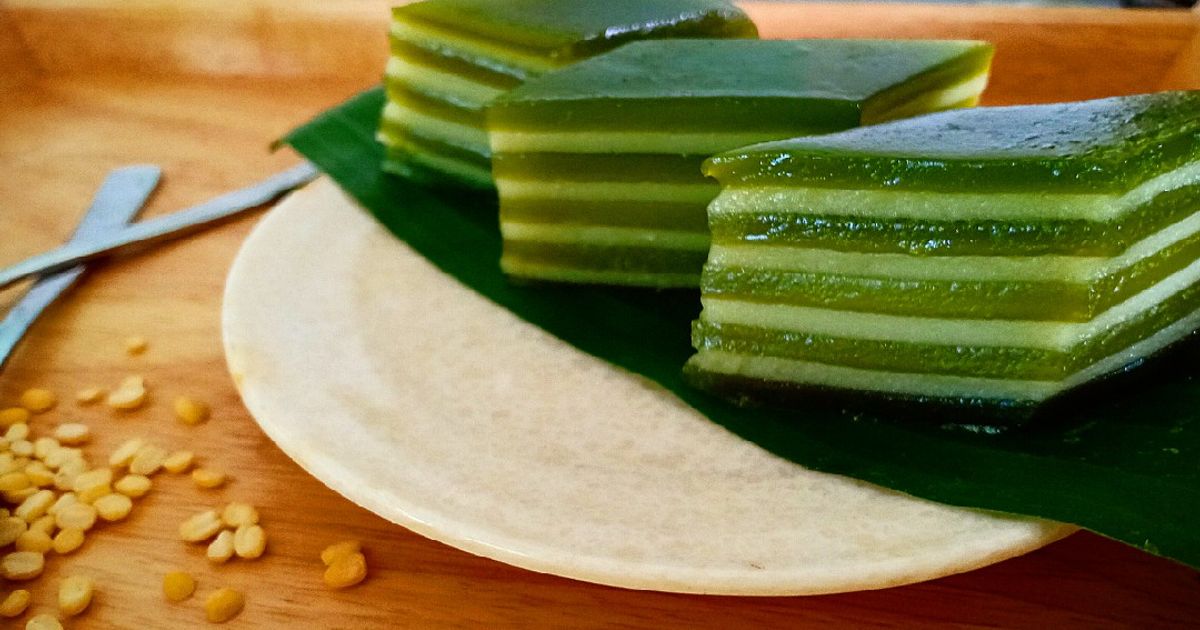 Bánh da lợn nhiều lớp, dẻo mềm và hương thơm đặc trưng từ lá dứa.