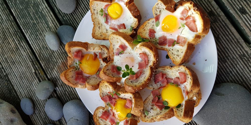Jambon giúp bánh mì trứng thêm giàu dinh dưỡng cho bữa sáng nhanh gọn