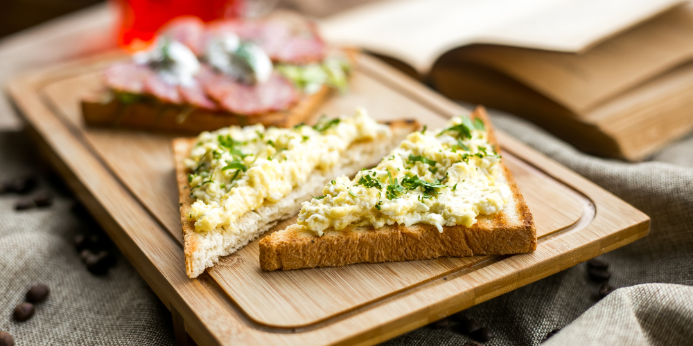 Bánh mì nướng phô mai Brie & mật ong