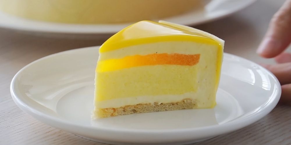 Bánh Mousse xốp nhẹ, mềm và dễ tan khi thưởng thức.