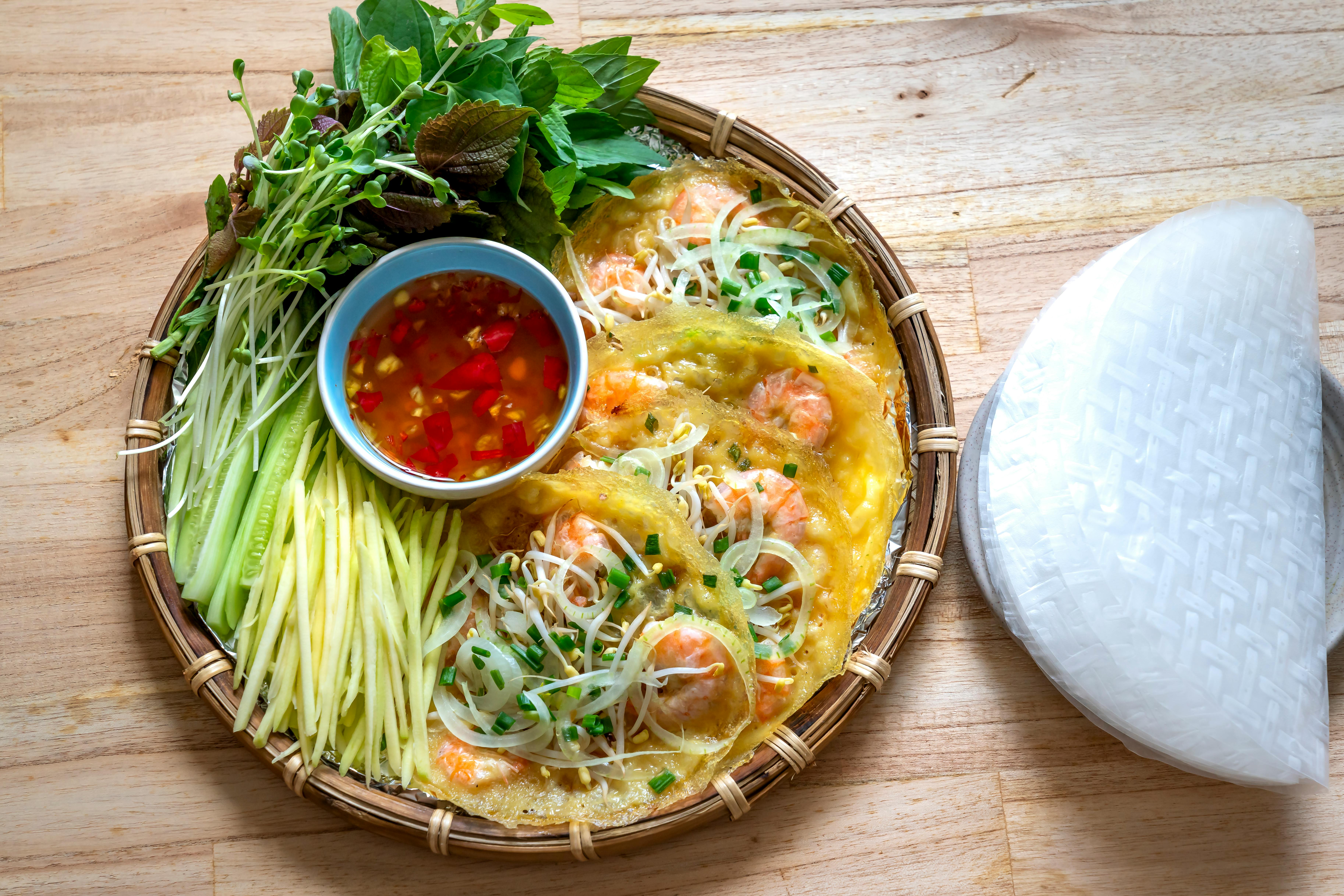 Bánh xèo là món ăn dân dã nhưng đầy hấp dẫn