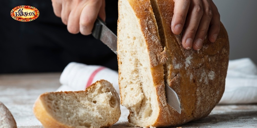 Sơ chế và cắt bánh mì