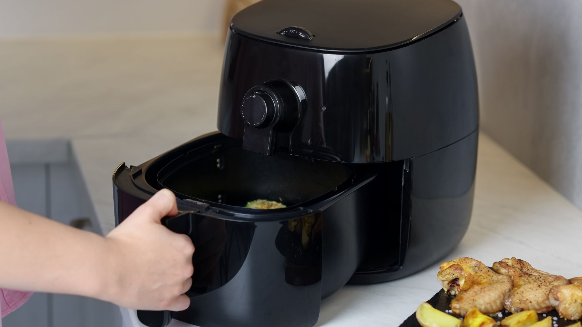 nhiệt độ và thời gian để nướng gà bằng nồi chiên không dầu