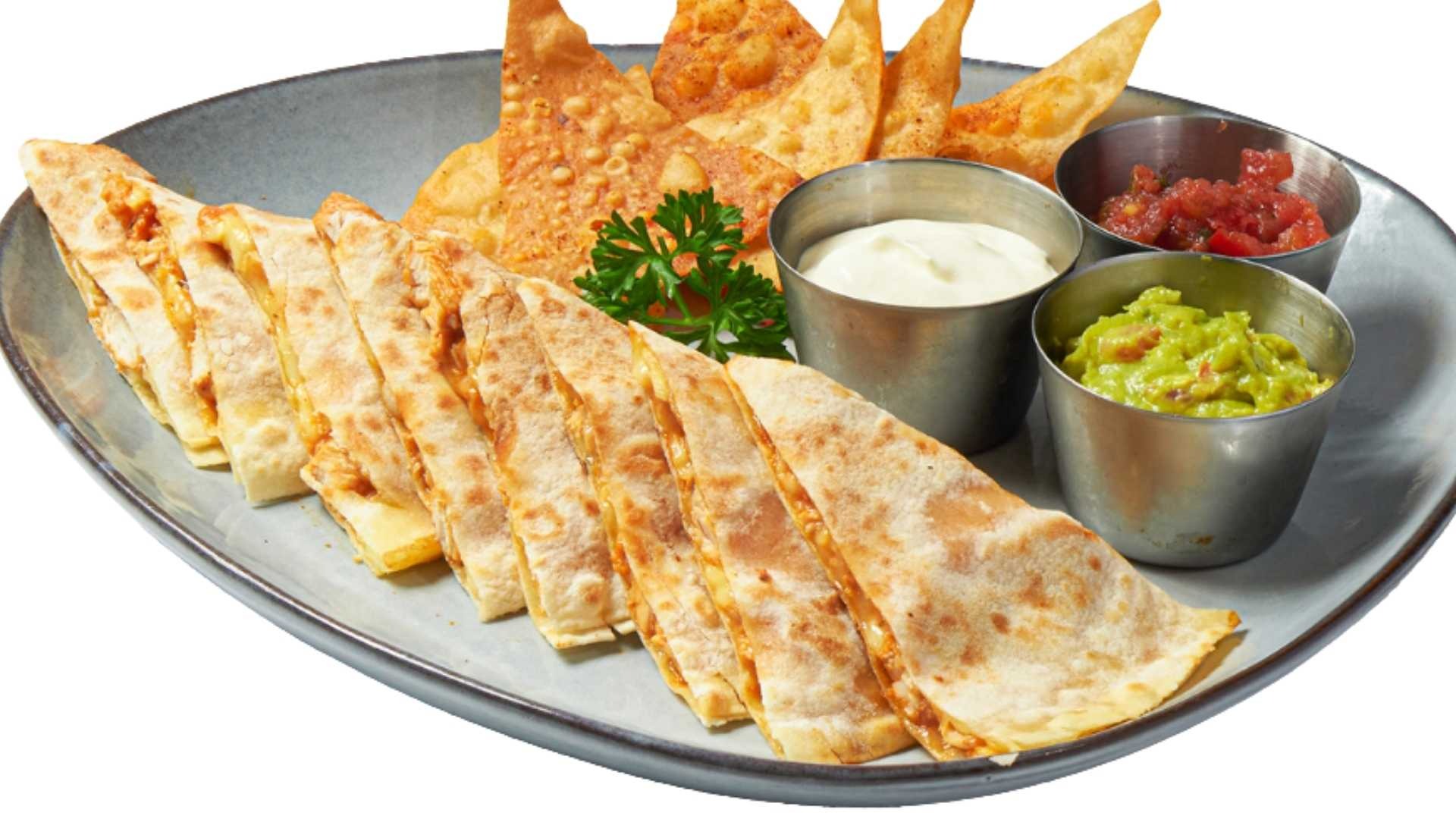 Bánh tortilla ăn kèm phô mai