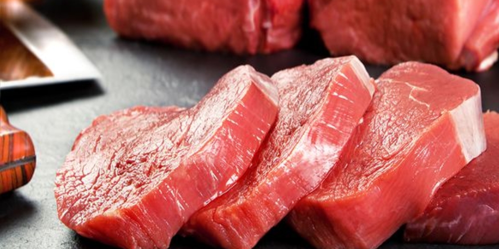 Thịt bò Mỹ và bò Úc được ưa chuộng nhờ chất lượng kiểm soát chặt chẽ và hương vị phù hợp nhiều món ăn.