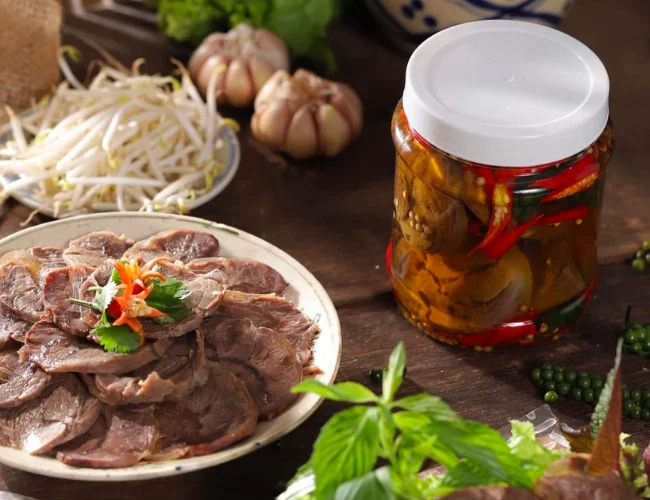 Bắp bò ngâm mắm đậm đà ngấm từ trong ra ngoài
