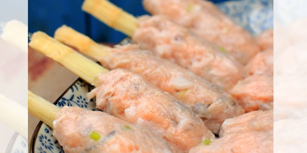 Bọc chạo tôm lên mía