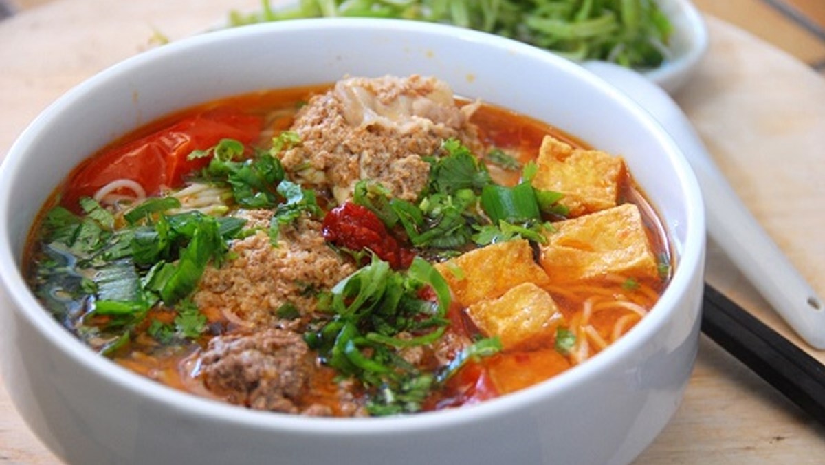 Bún riêu cua với nước dùng đậm đà