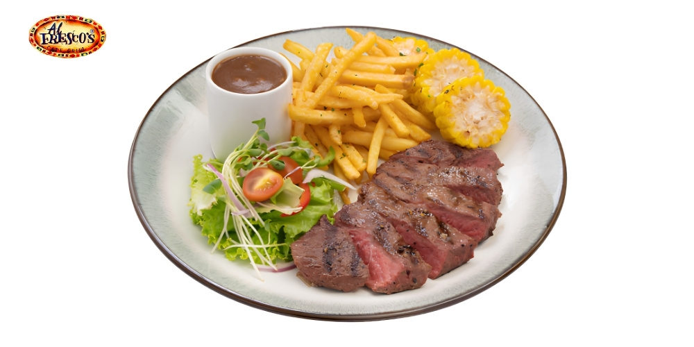 Steak là lựa chọn phù hợp cho bữa ăn 20/10 khi muốn có một món chính đậm vị và dễ kết hợp cùng món ăn khác