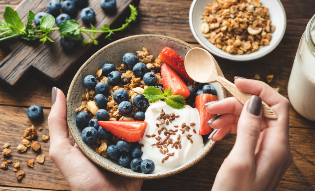 Granola là bữa sáng nhẹ nhàng, lành mạnh nhưng vẫn ngon miệng