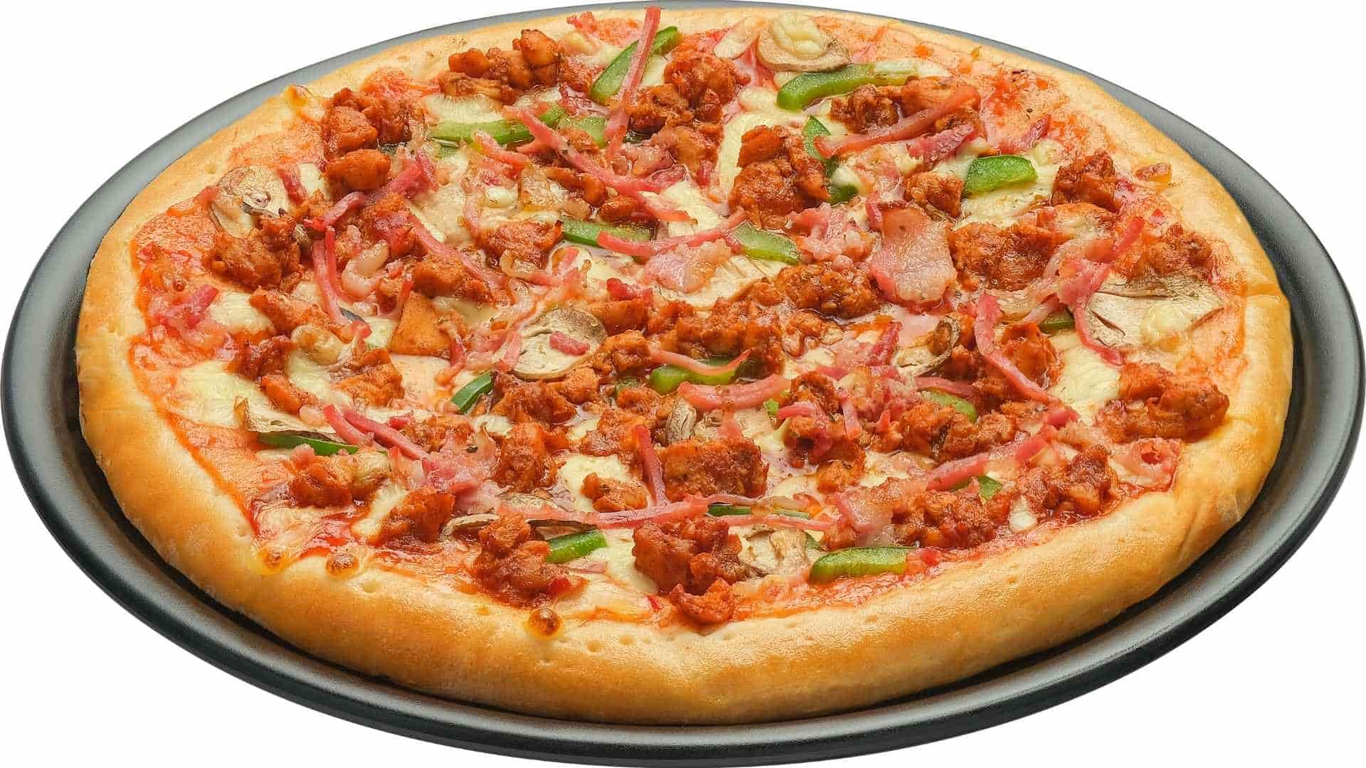 Pizza gà nướng nóng hổi, chuẩn vị cho bữa ăn gia đình