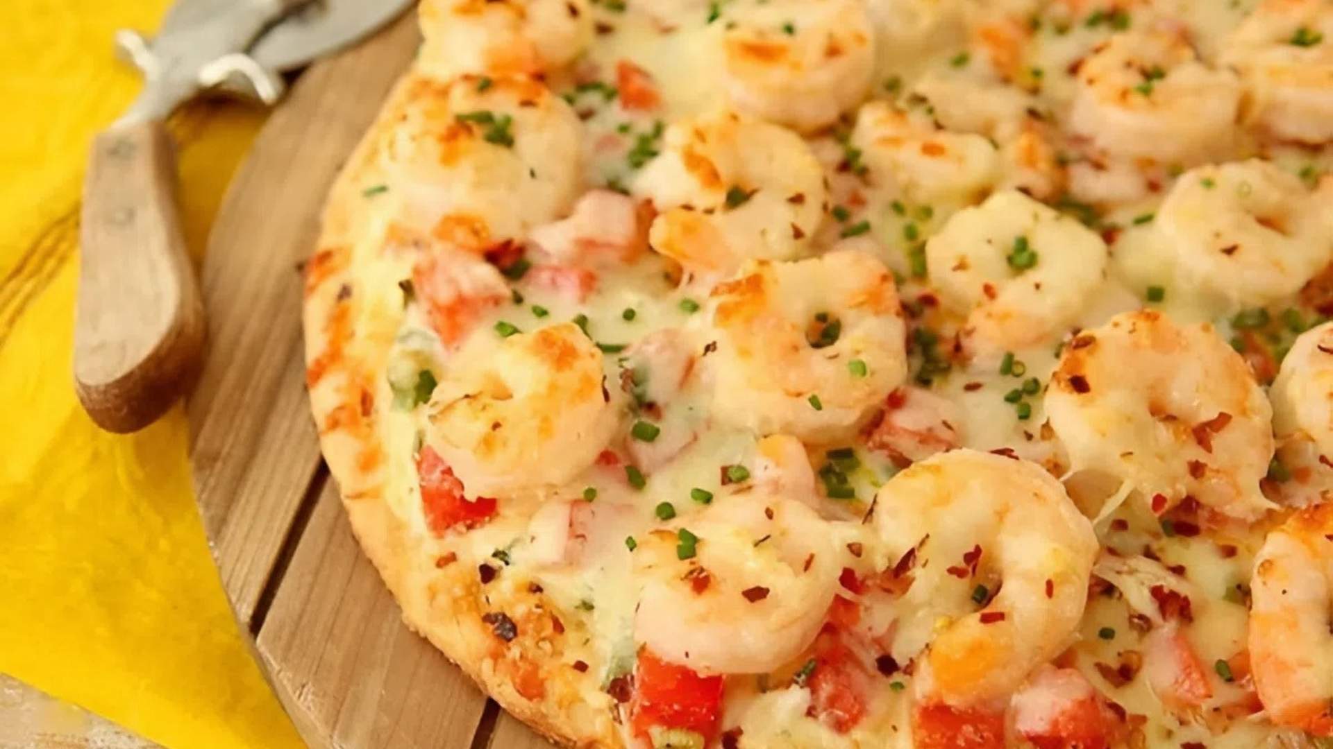 Pizza tôm phô mai đậm vị, hài hòa