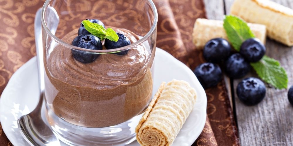 Pudding socola là món ăn vặt mềm dẻo vừa phải, mang vị cacao béo nhẹ