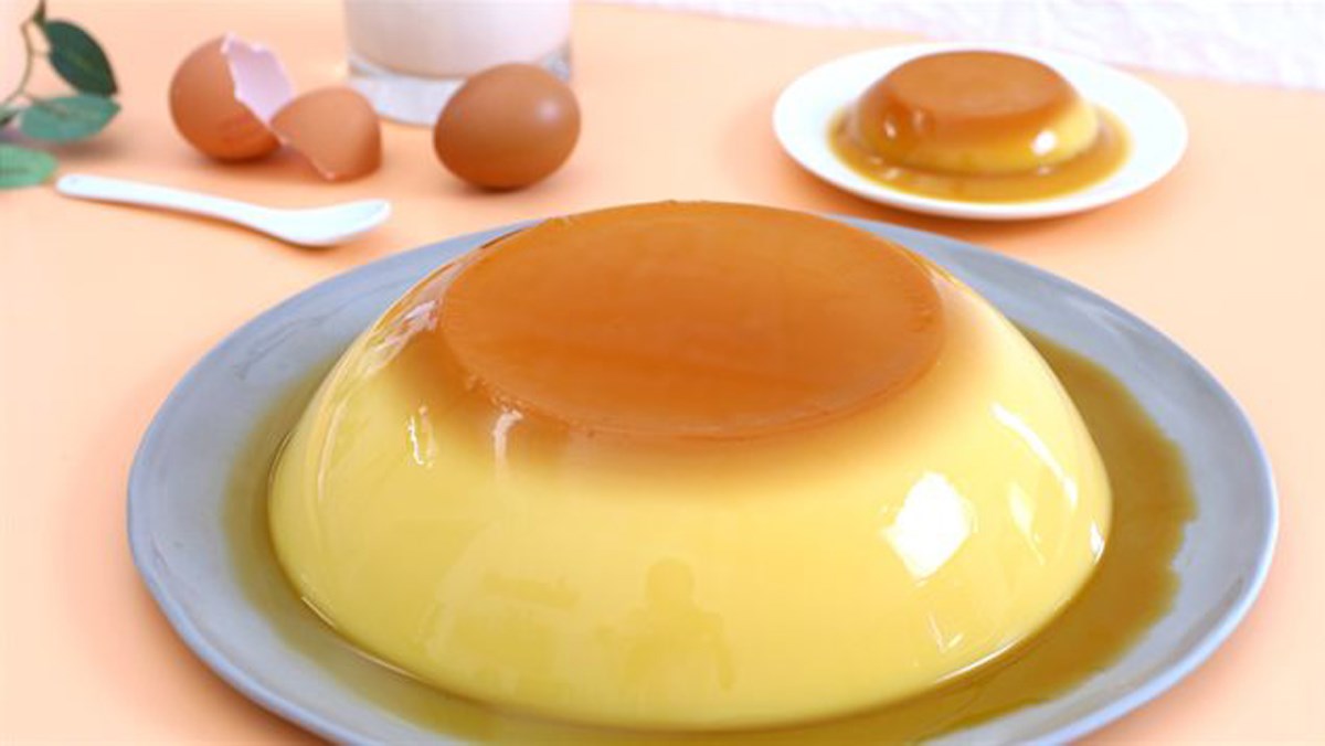 Để pudding nguội tự nhiên, sau đó làm lạnh 1-2 giờ cho kết cấu mịn và đông hoàn hảo