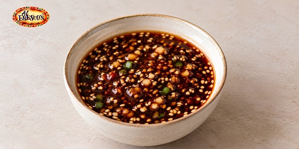 Xốt mè xì dầu có vị mặn dịu và thơm bùi, là lựa chọn đơn giản để dùng cùng các món thịt nướng