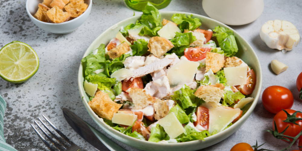 Salad tươi ngon phù hợp cho ai yêu thích ẩm thực lành mạnh
