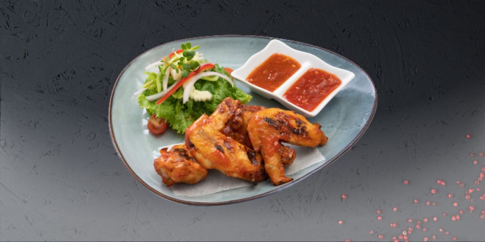 Cánh gà chiên hoặc nướng vàng giòn, thơm ngon khó cưỡng